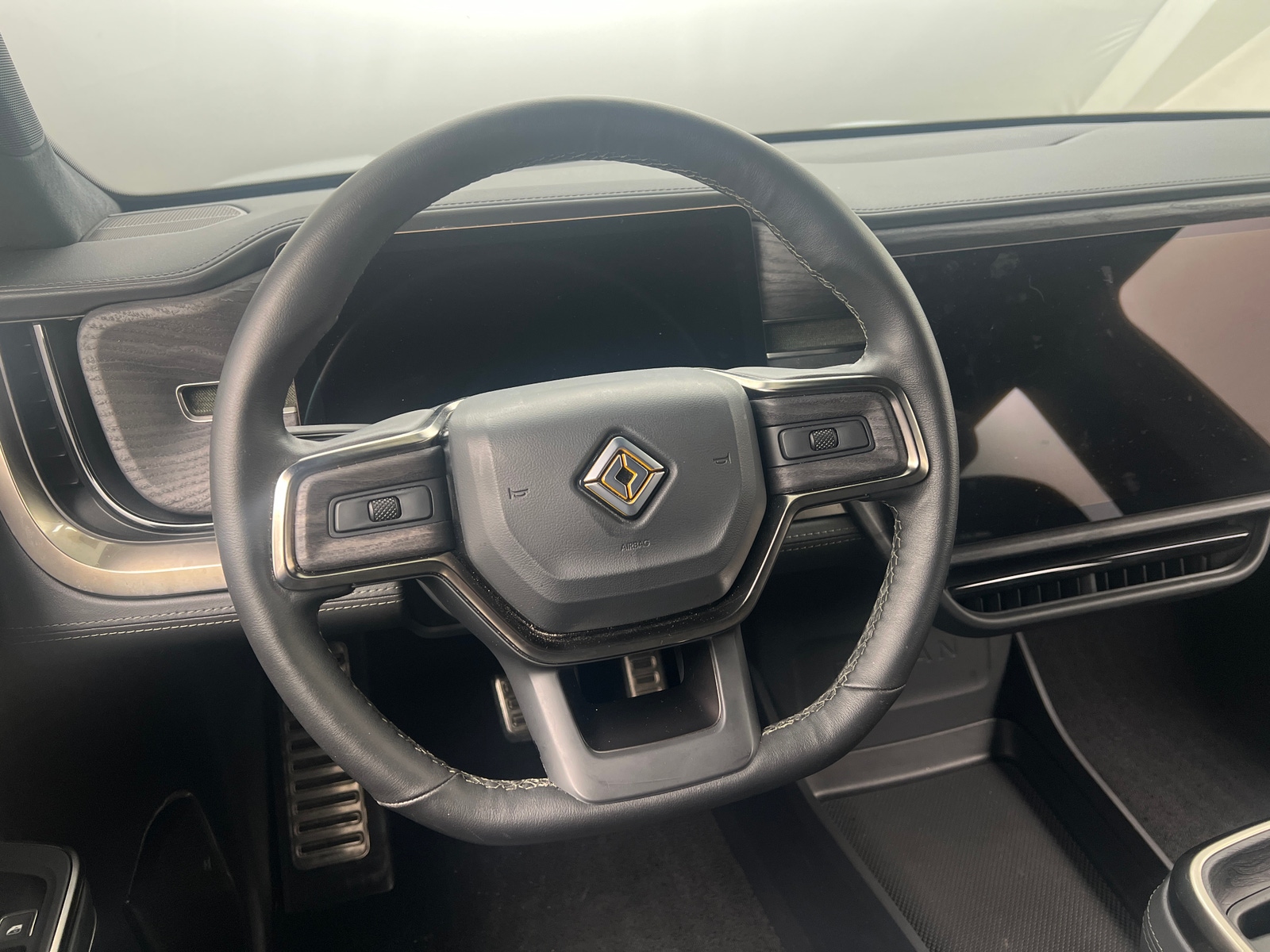 Thumbnail: 2023 Rivian R1S - 4