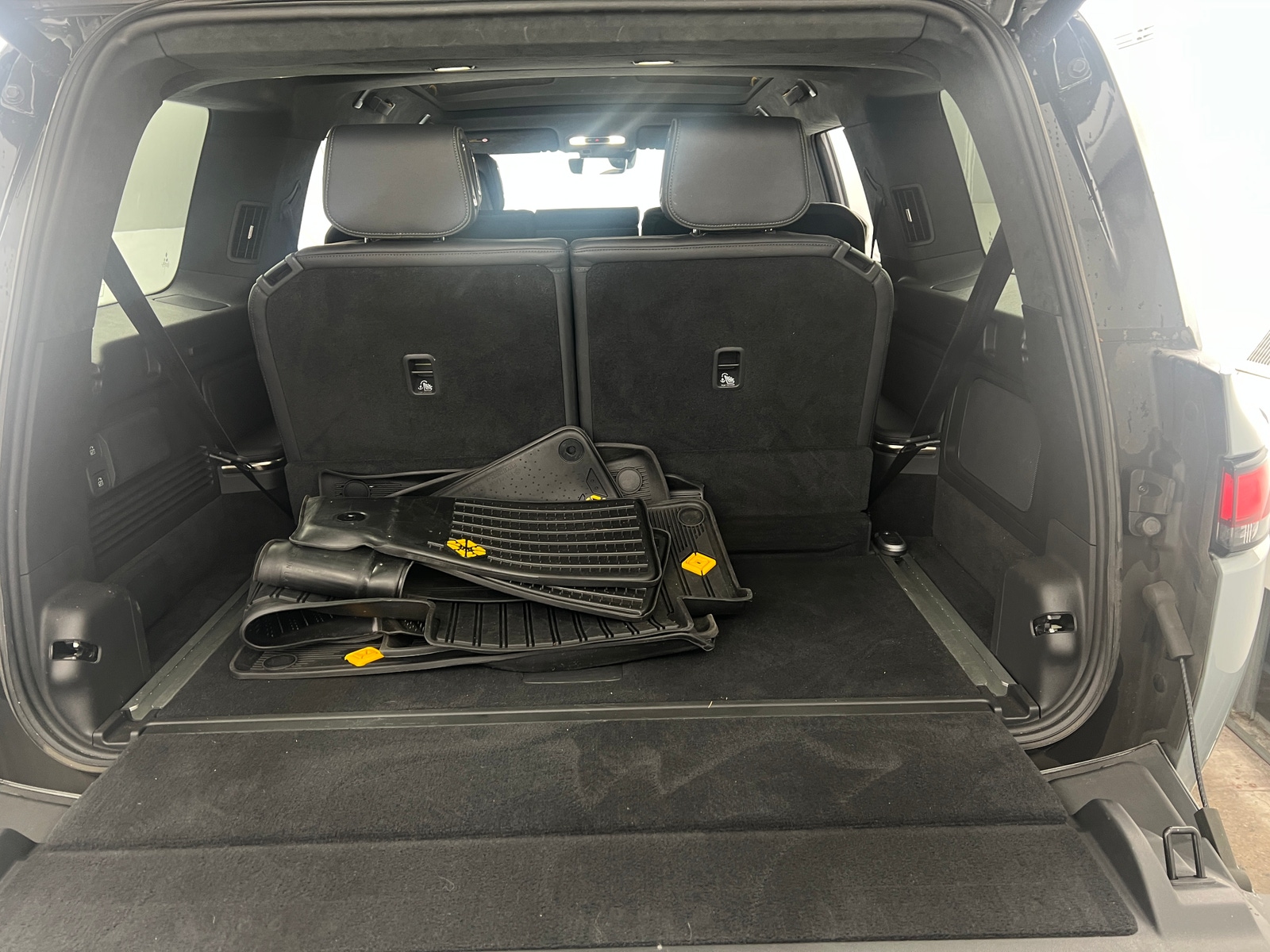 Thumbnail: 2023 Rivian R1S - 6