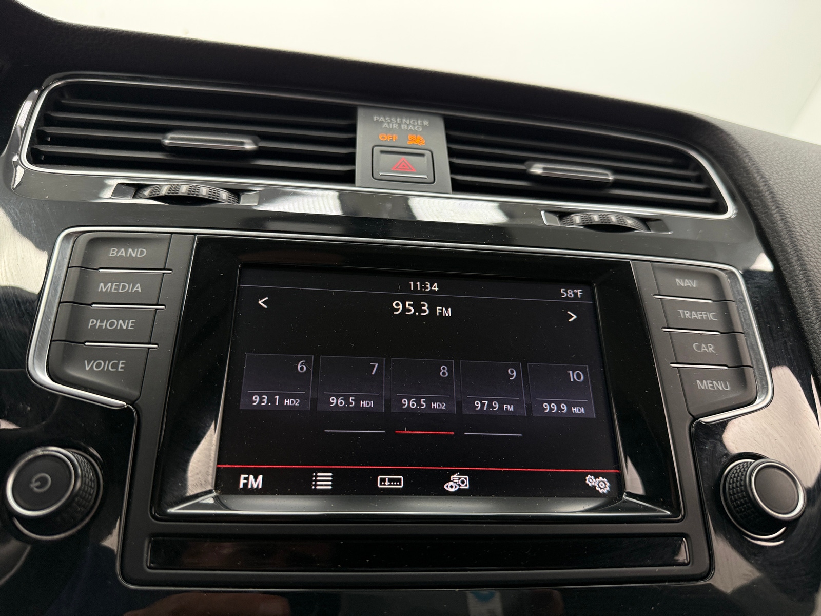 Thumbnail: 2015 Volkswagen Golf - 3