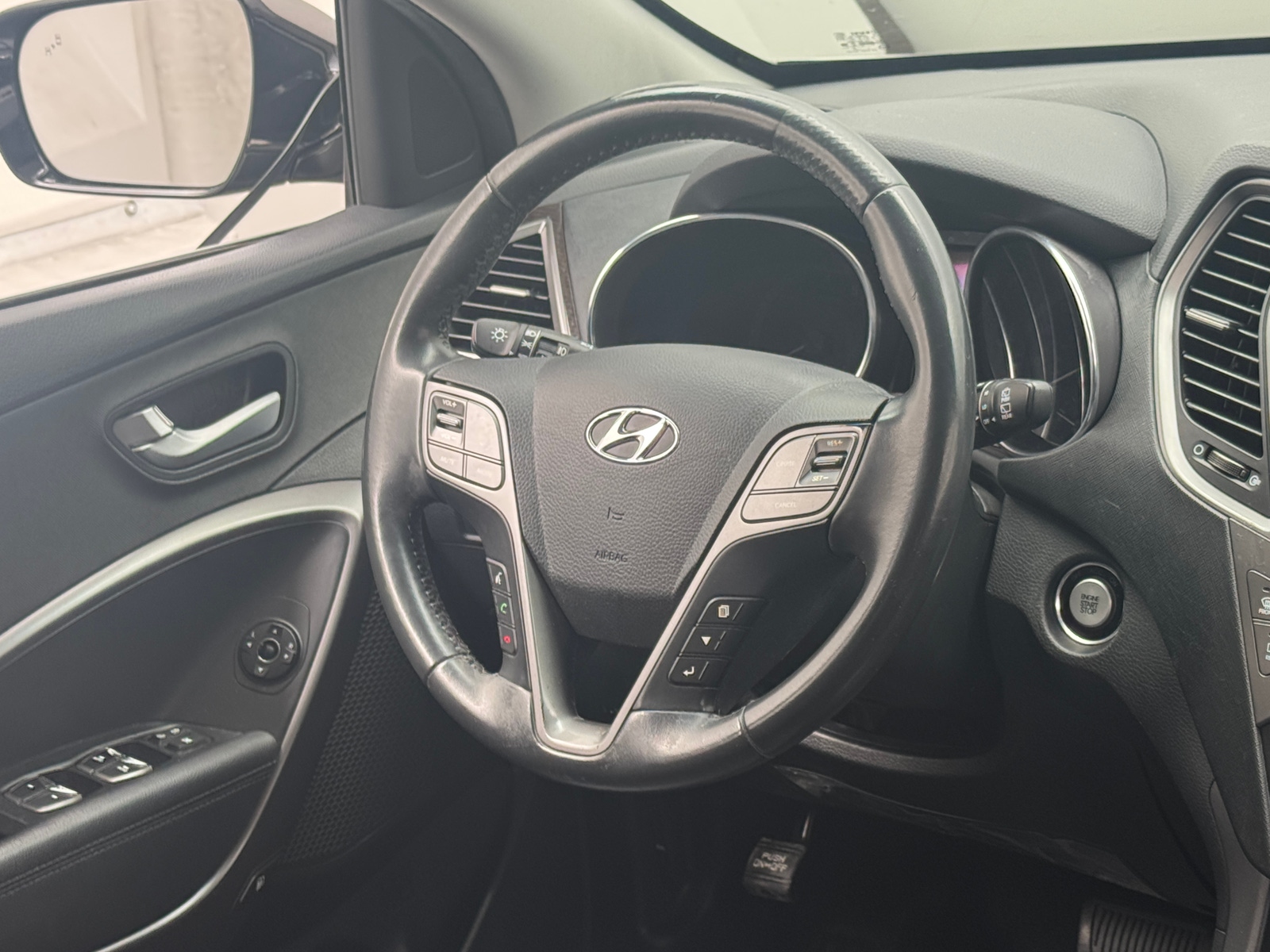 Thumbnail: 2017 Hyundai Santa Fe - 4