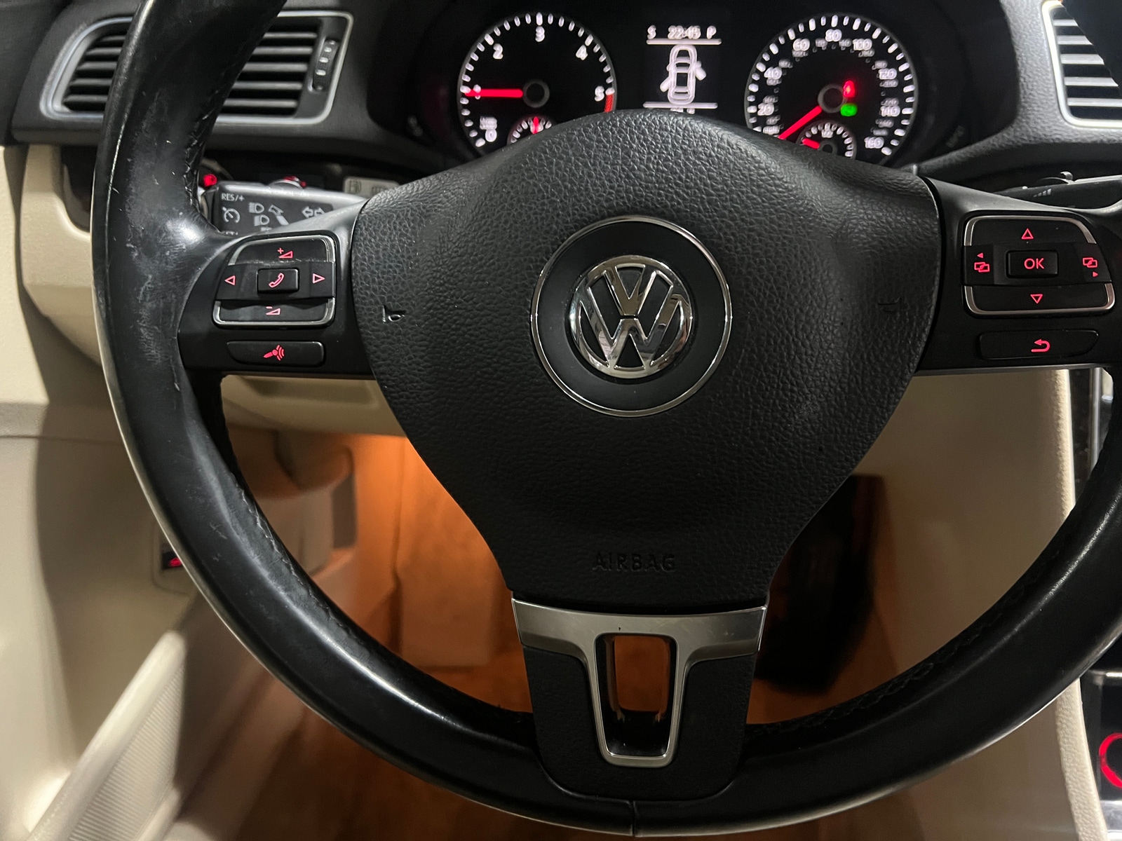 Thumbnail: 2015 Volkswagen Passat - 5