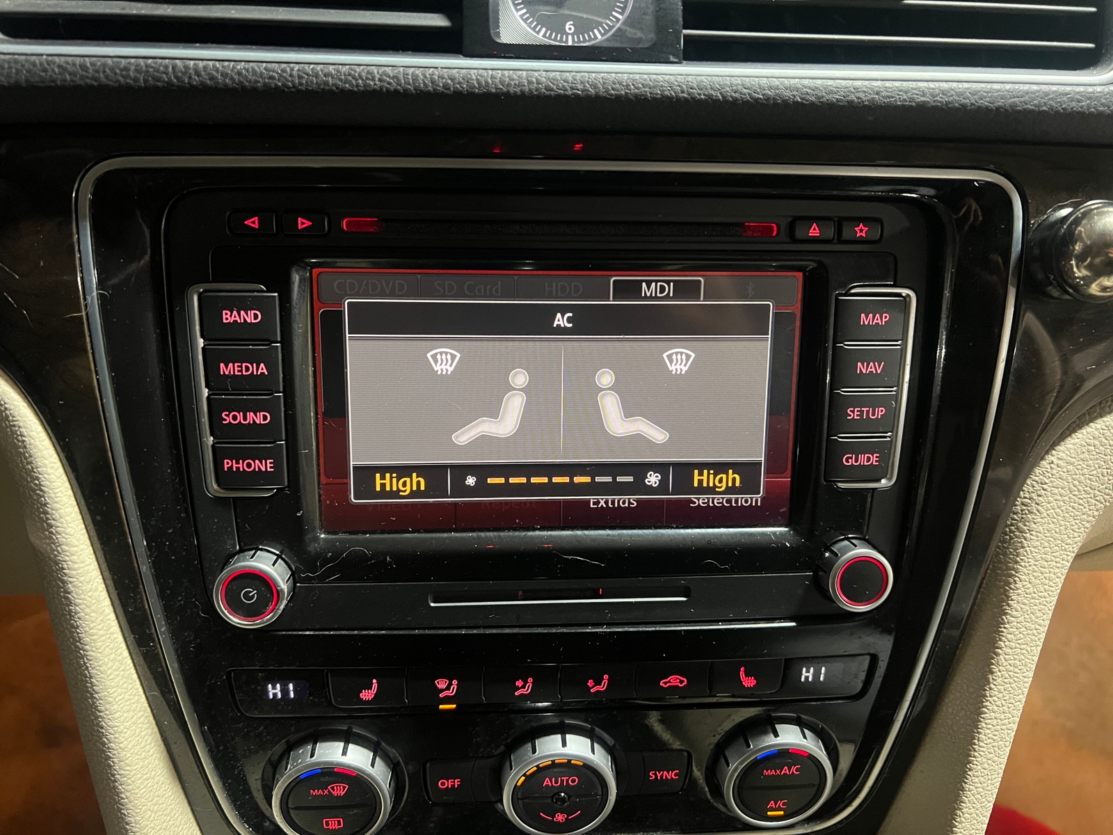 Thumbnail: 2015 Volkswagen Passat - 4