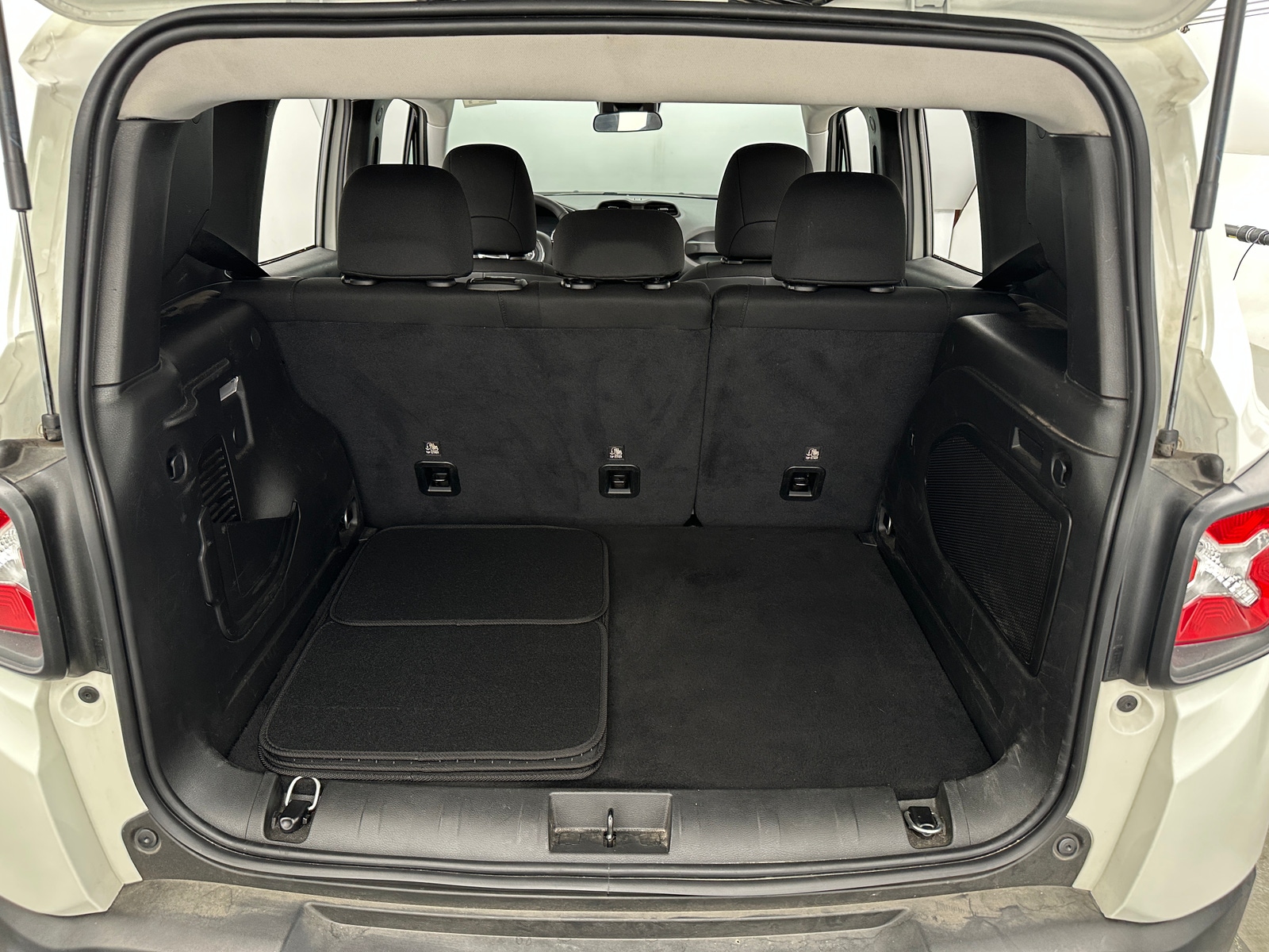 Thumbnail: 2023 Jeep Renegade - 7