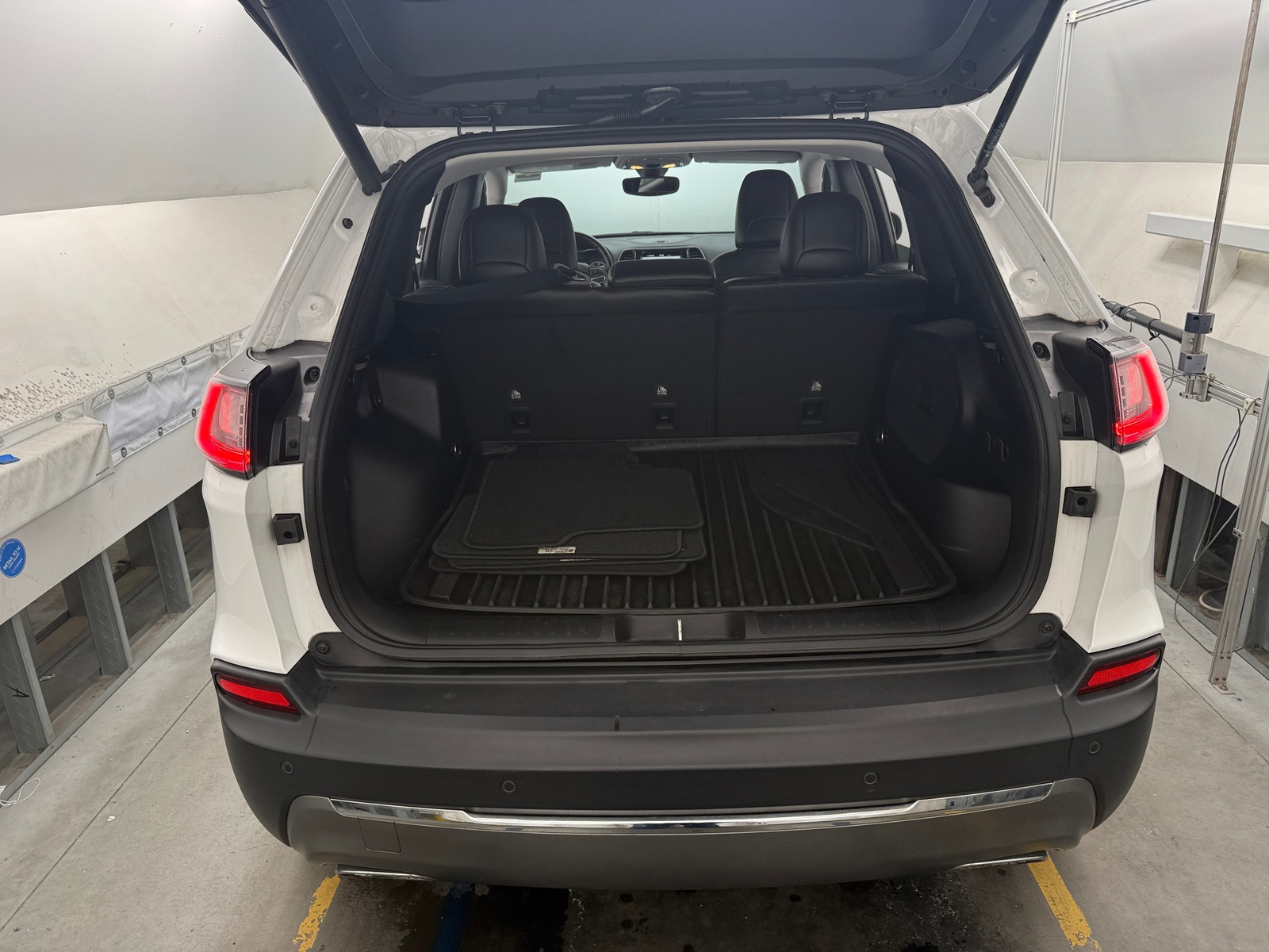 Thumbnail: 2019 Jeep Cherokee - 6