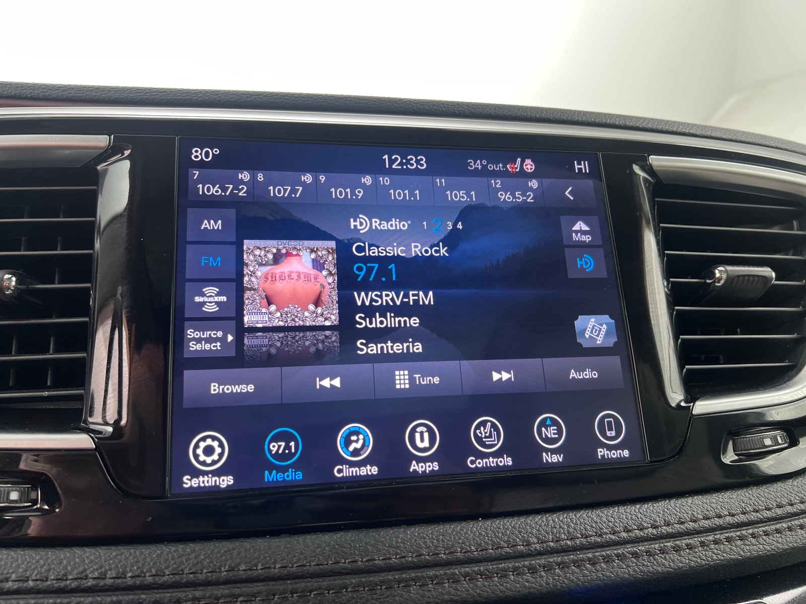 Thumbnail: 2019 Chrysler Pacifica - 3