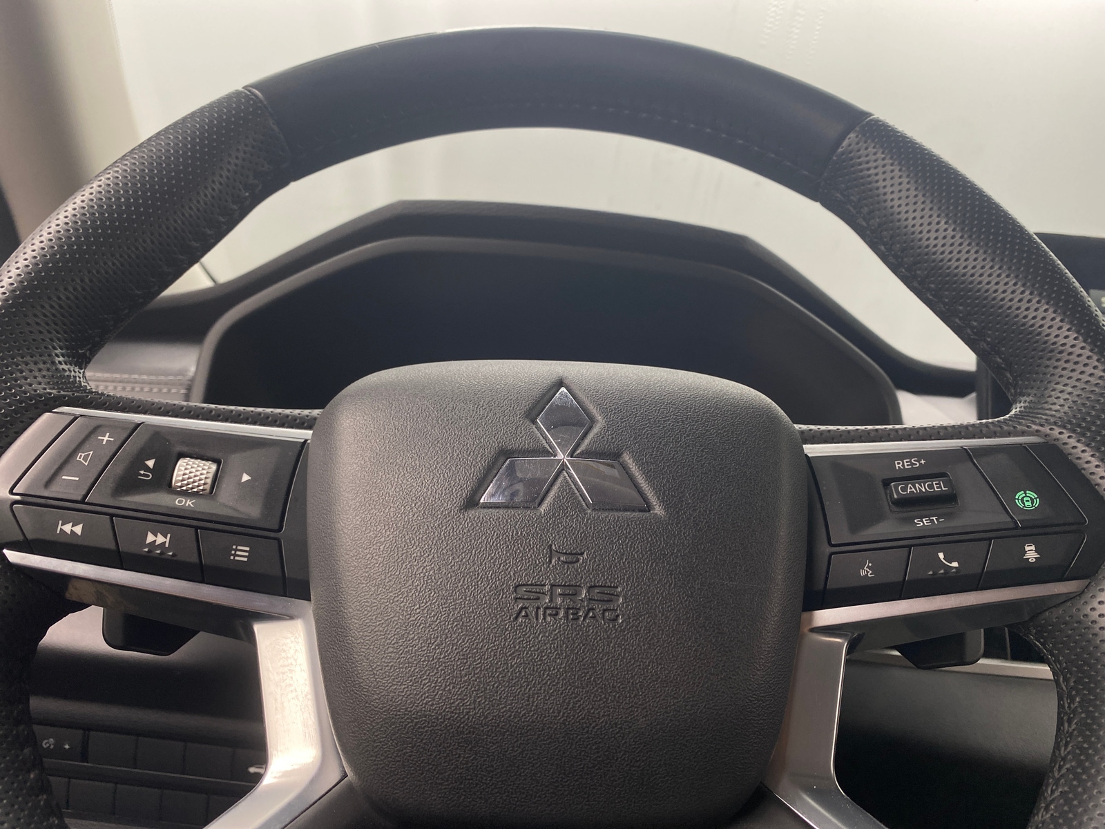 Thumbnail: 2022 Mitsubishi Outlander - 4