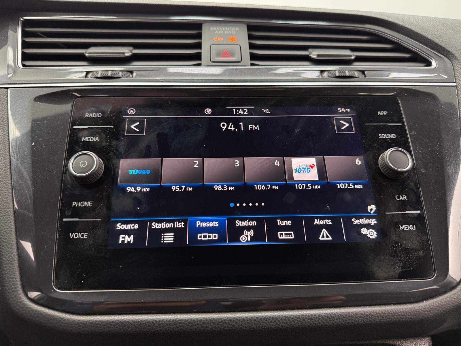 Thumbnail: 2021 Volkswagen Tiguan - 3