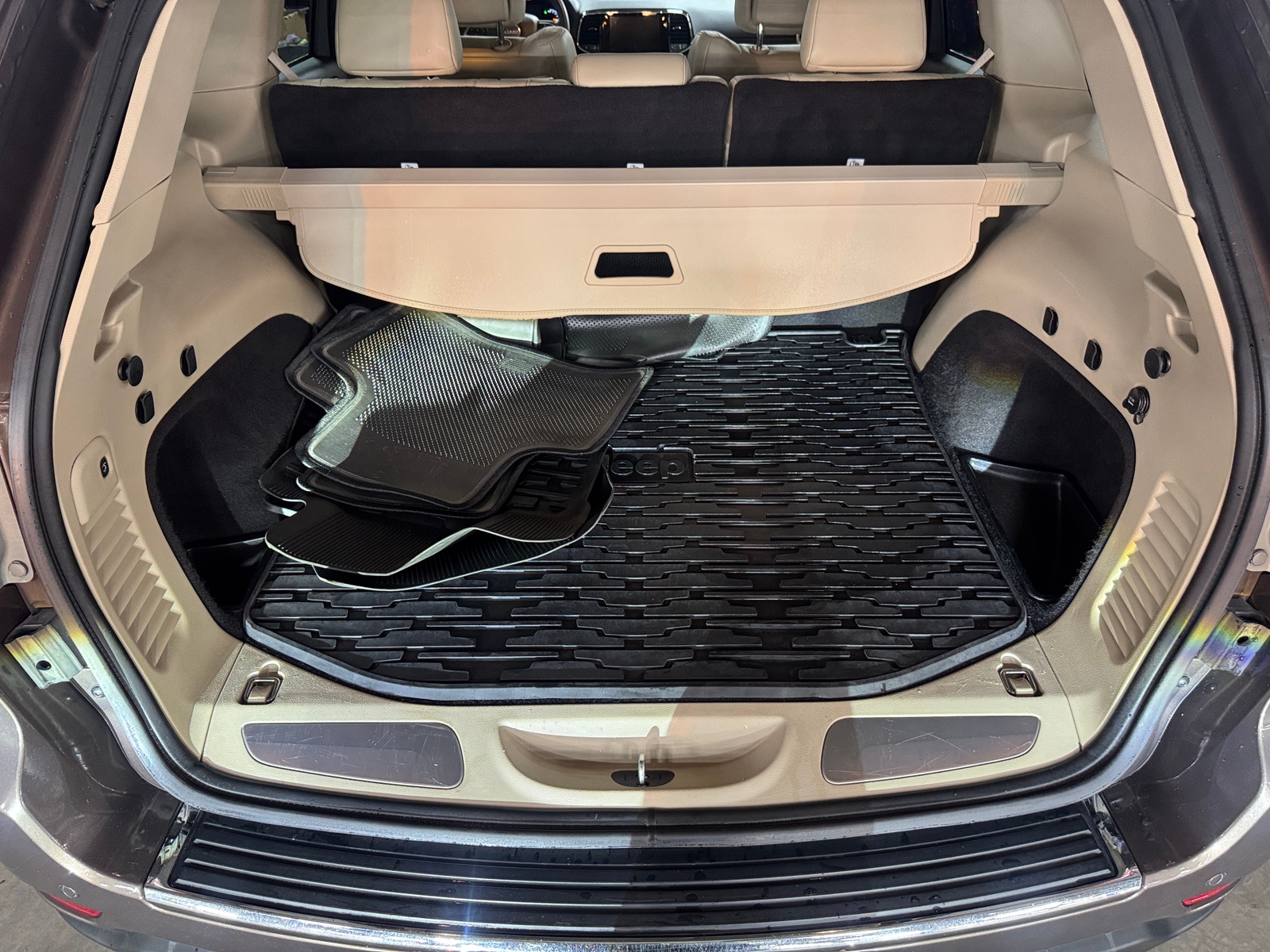 Thumbnail: 2019 Jeep Grand Cherokee - 6