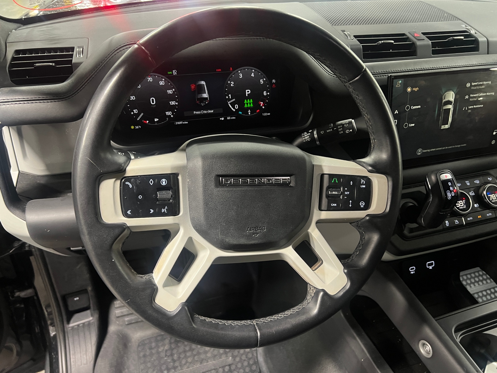 Thumbnail: 2024 Land Rover Defender - 4