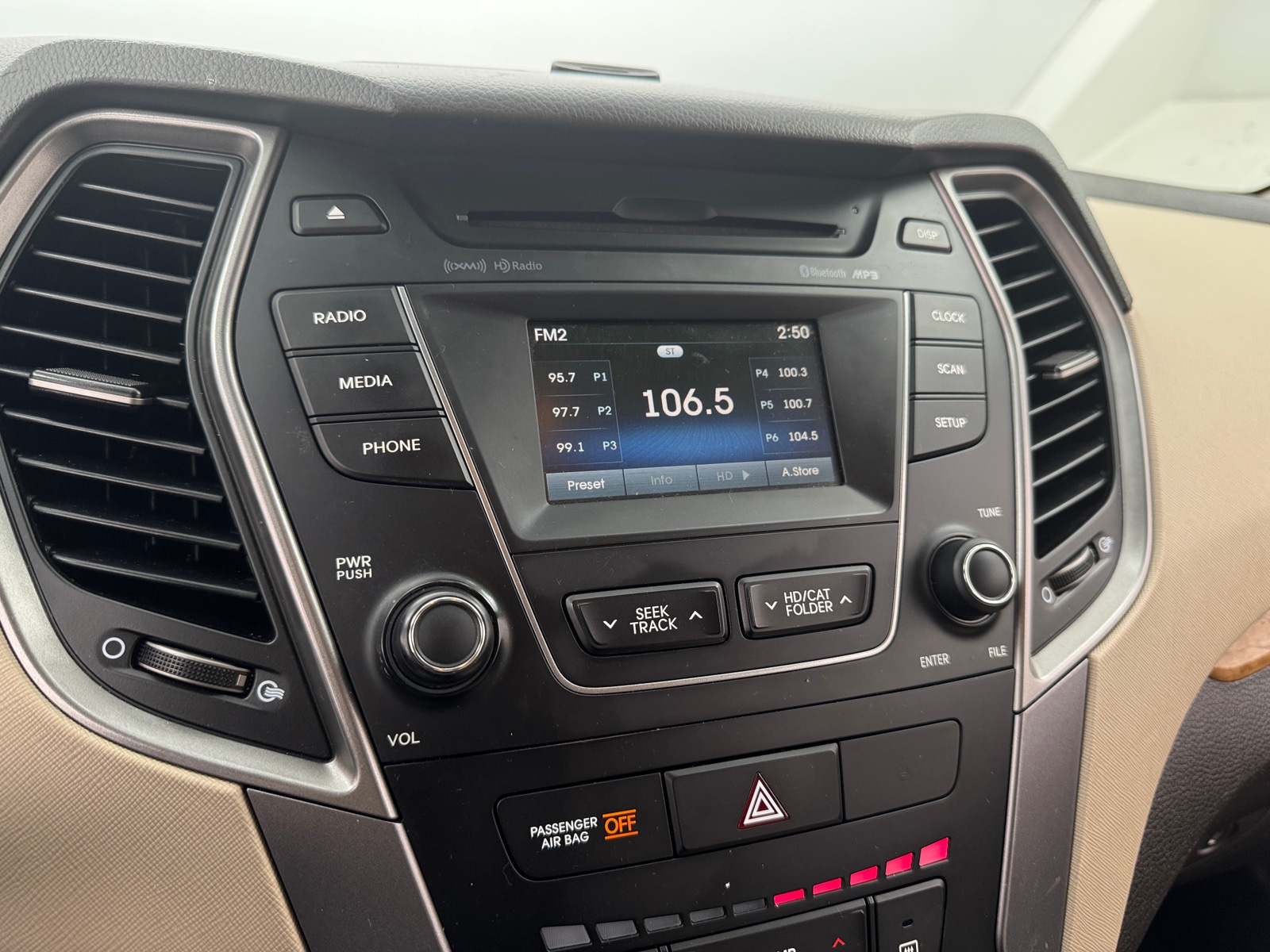 Thumbnail: 2016 Hyundai Santa Fe - 4