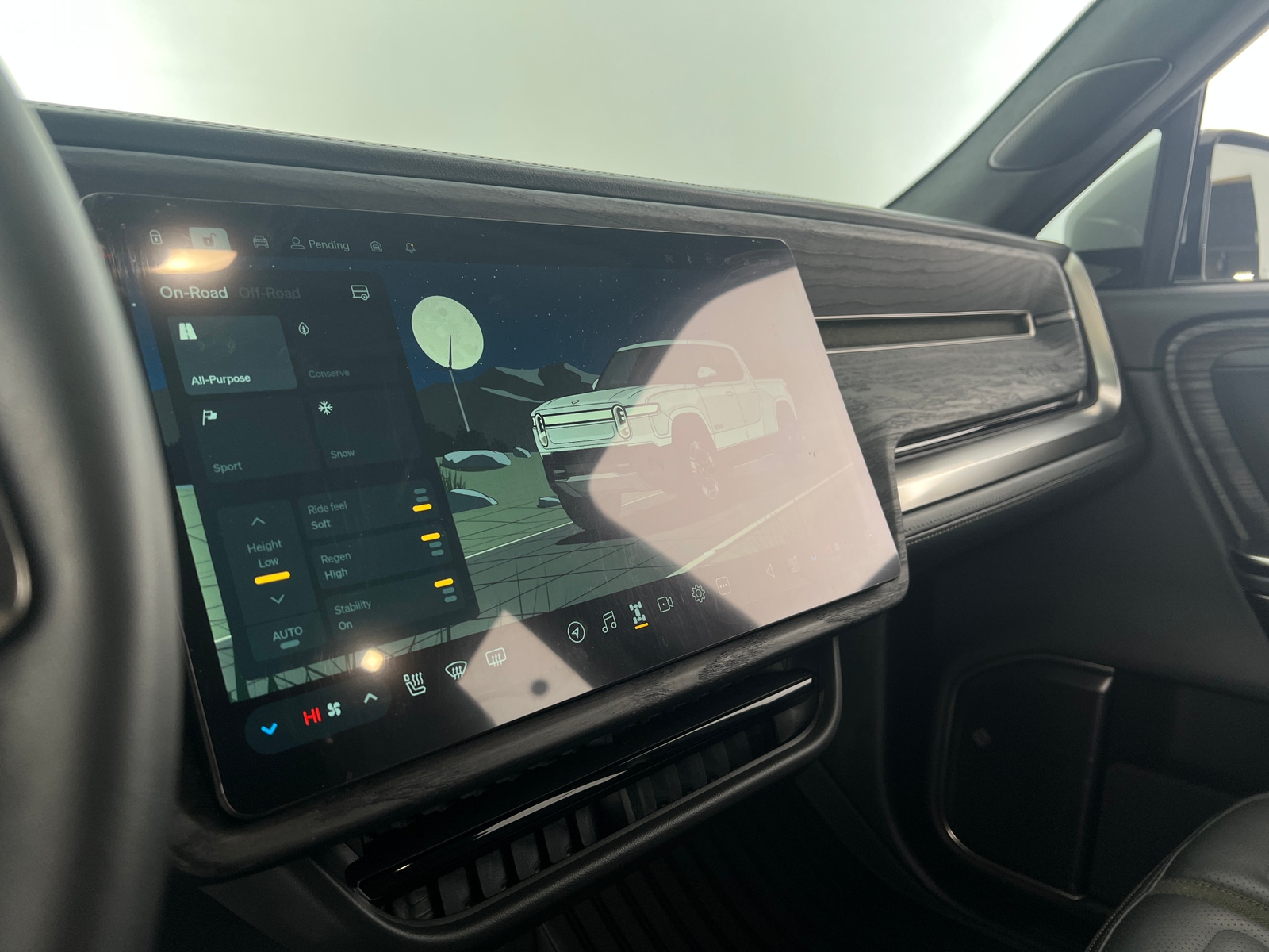 Thumbnail: 2023 Rivian R1T - 3