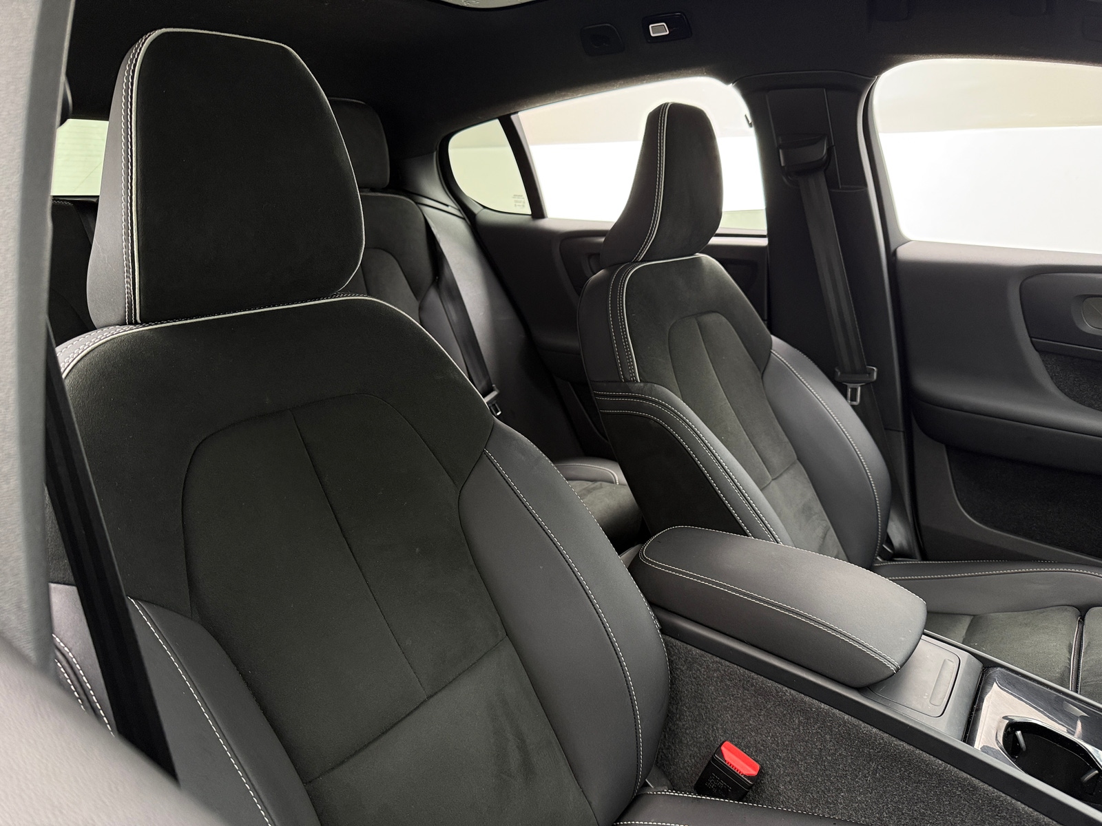 Thumbnail: 2024 Volvo C40 - 2