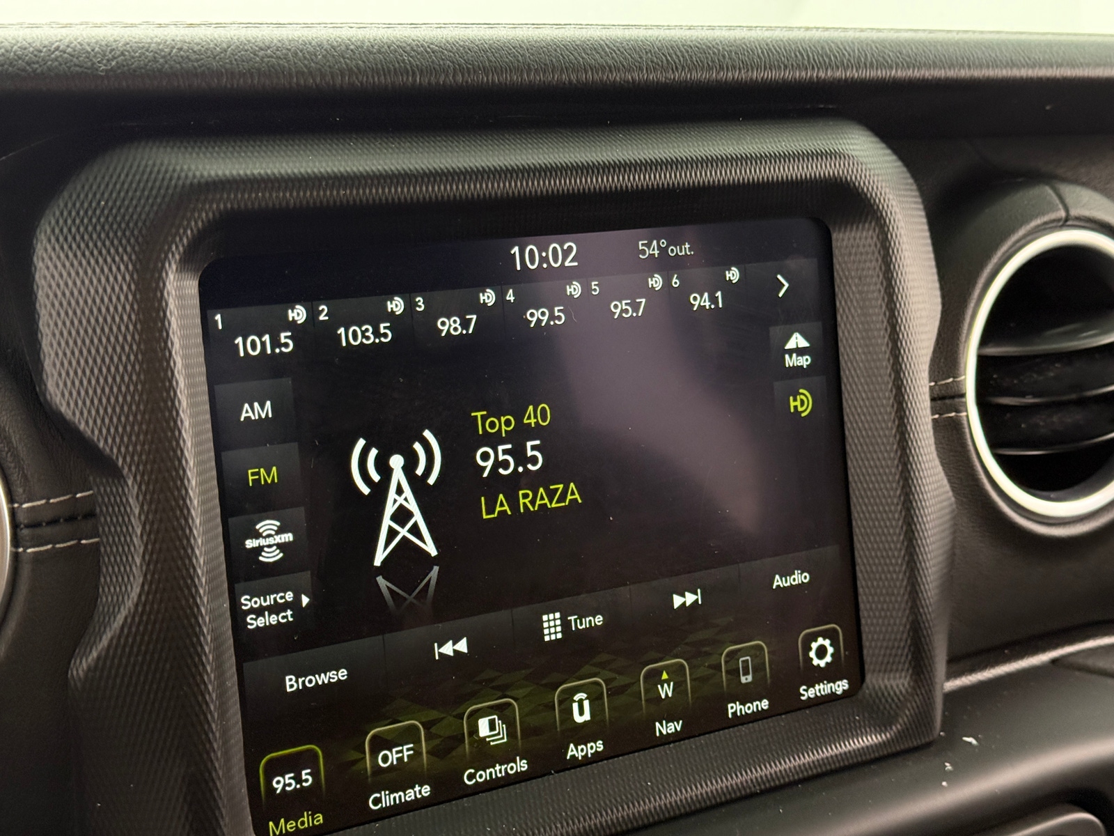 Thumbnail: 2021 Jeep Gladiator - 3