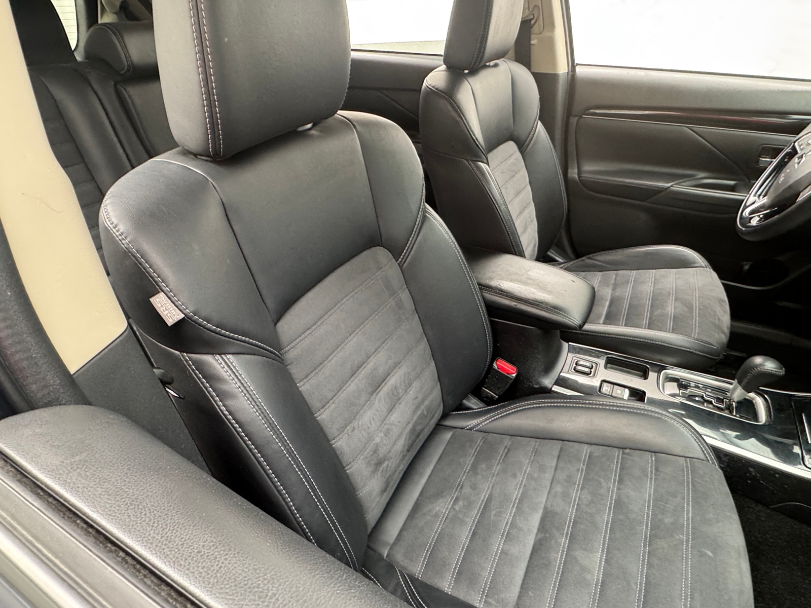 Thumbnail: 2019 Mitsubishi Outlander - 2