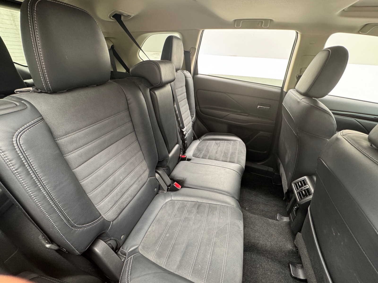 Thumbnail: 2019 Mitsubishi Outlander - 6