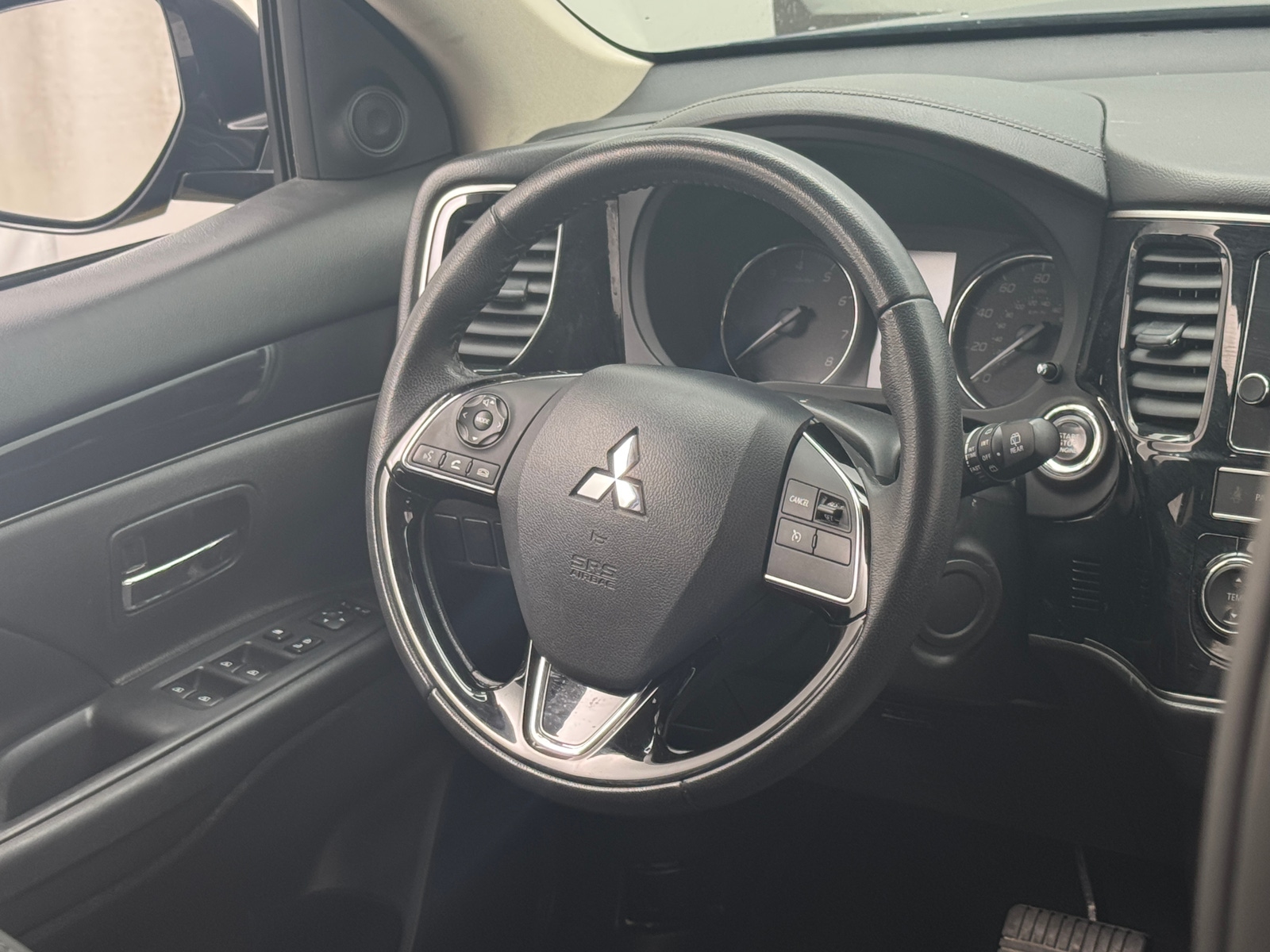 Thumbnail: 2019 Mitsubishi Outlander - 5