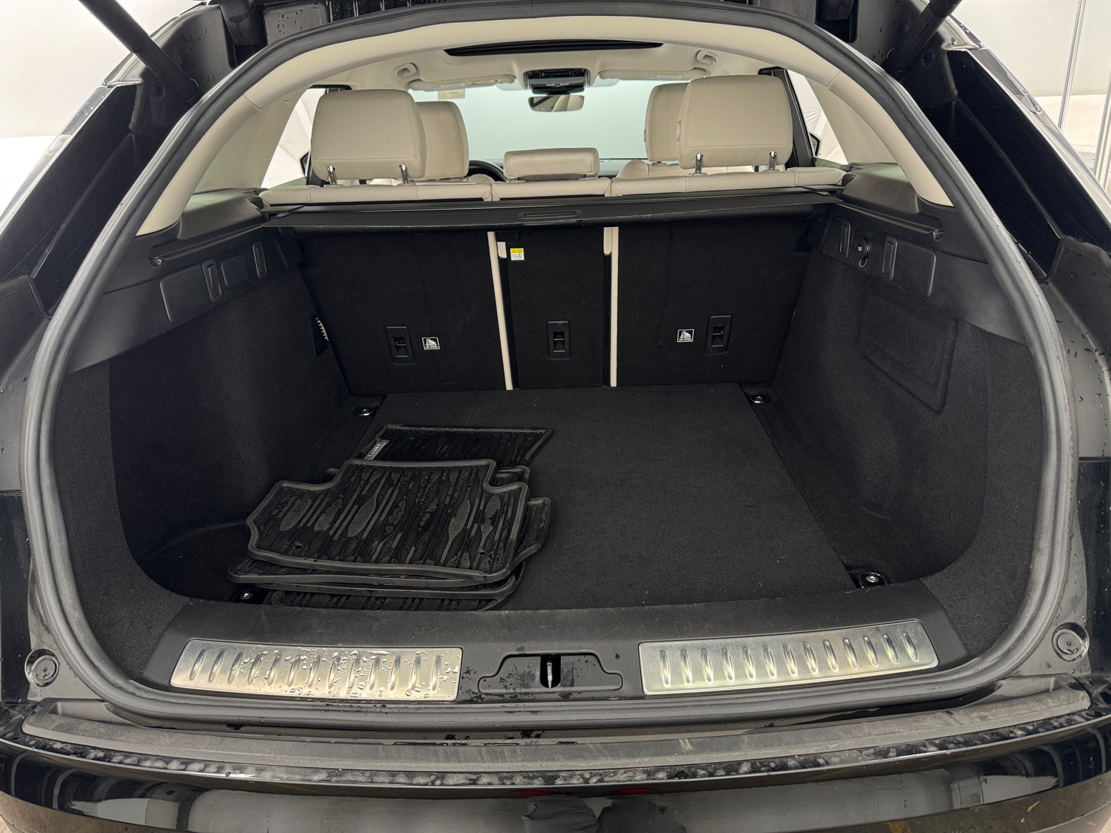 Thumbnail: 2020 Land Rover Range Rover Velar - 6