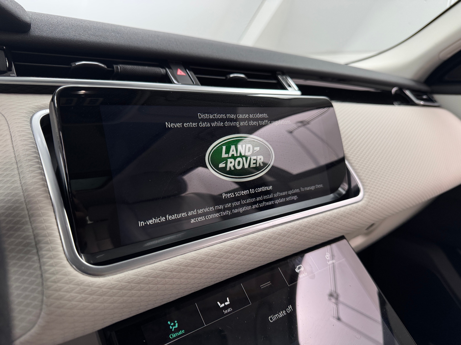 Thumbnail: 2020 Land Rover Range Rover Velar - 3