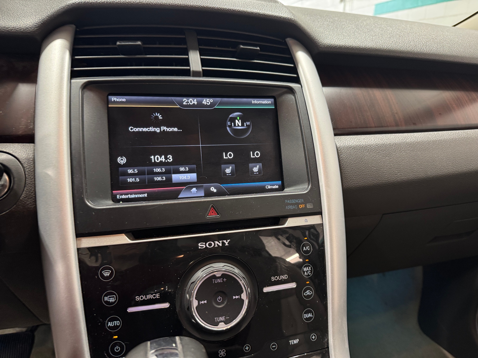 Thumbnail: 2011 Ford Edge - 3