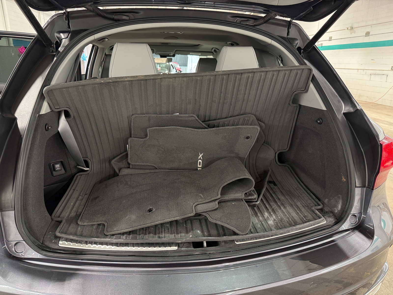 Thumbnail: 2018 Acura MDX - 6