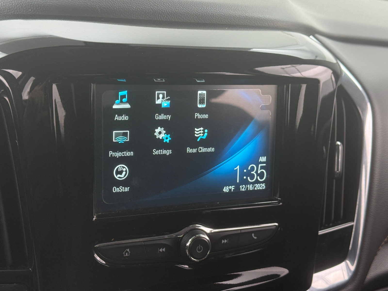 Thumbnail: 2019 Chevrolet Traverse - 4