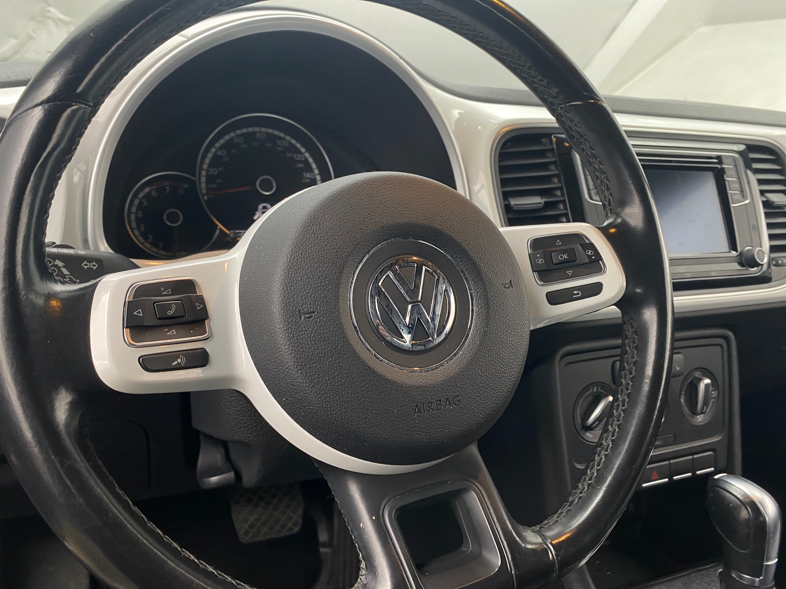 Thumbnail: 2016 Volkswagen Beetle - 4