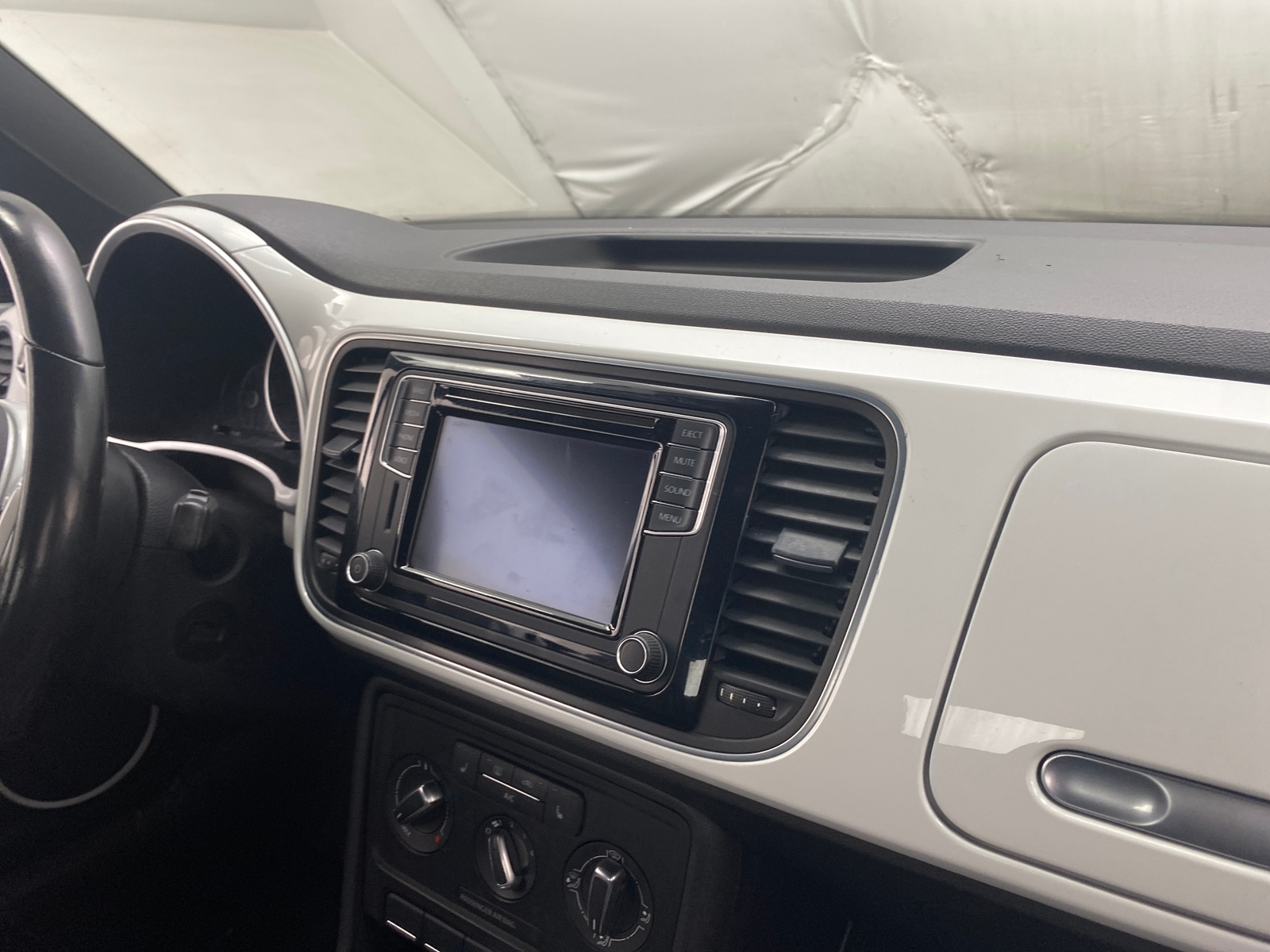 Thumbnail: 2016 Volkswagen Beetle - 3