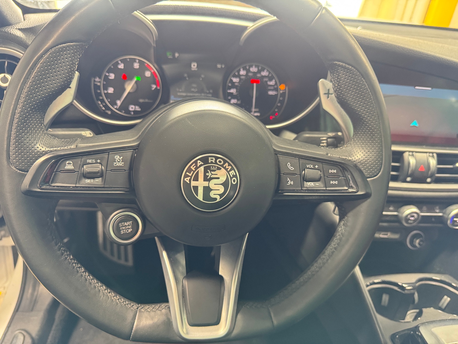 Thumbnail: 2022 Alfa Romeo Giulia - 4