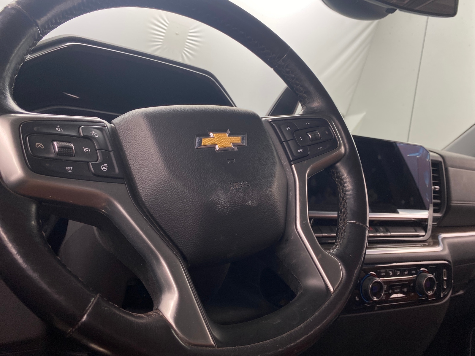 Thumbnail: 2022 Chevrolet Silverado 1500 - 5