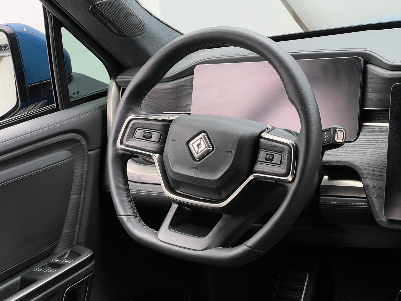 Thumbnail: 2023 Rivian R1S - 4