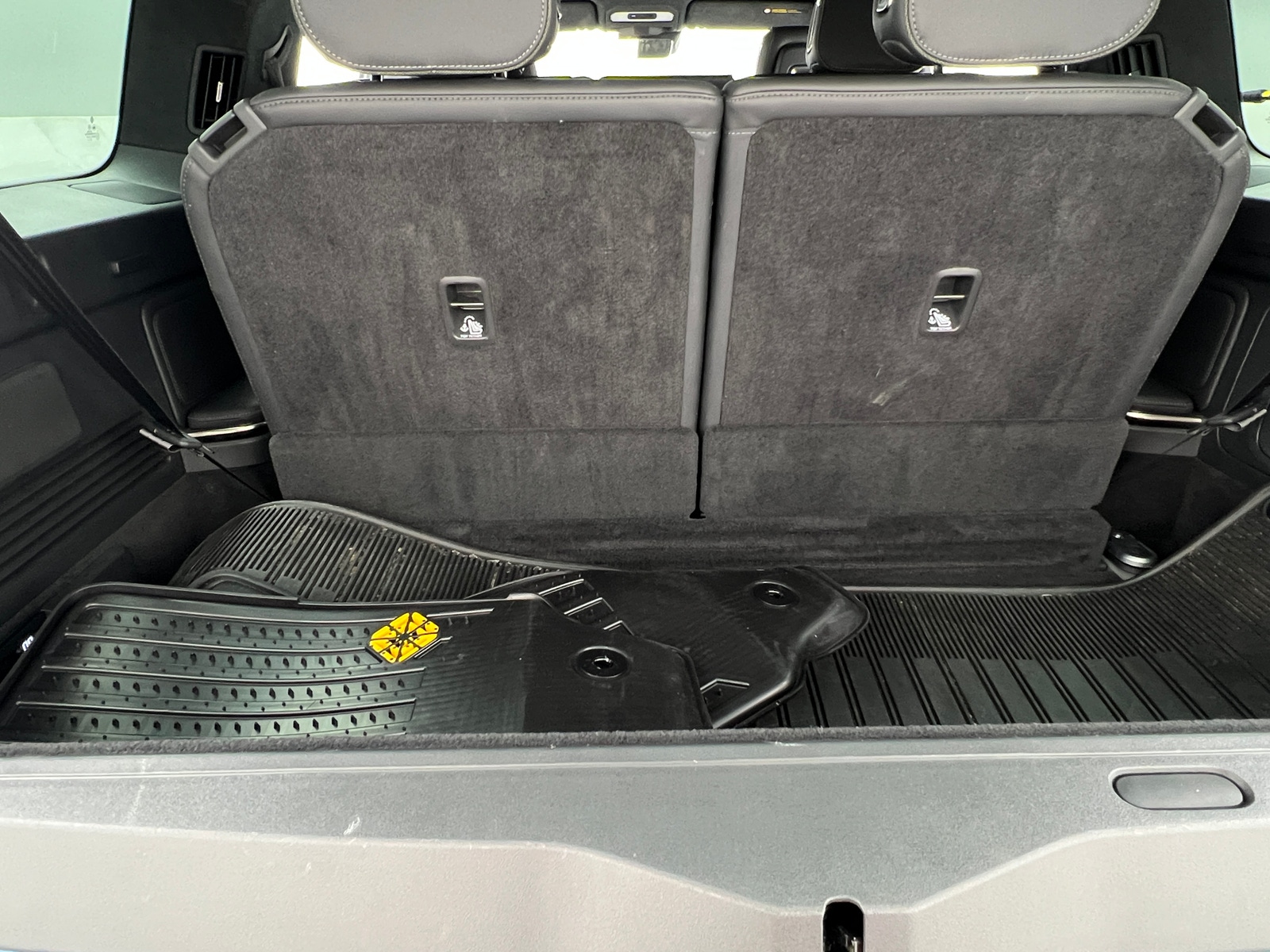 Thumbnail: 2023 Rivian R1S - 6