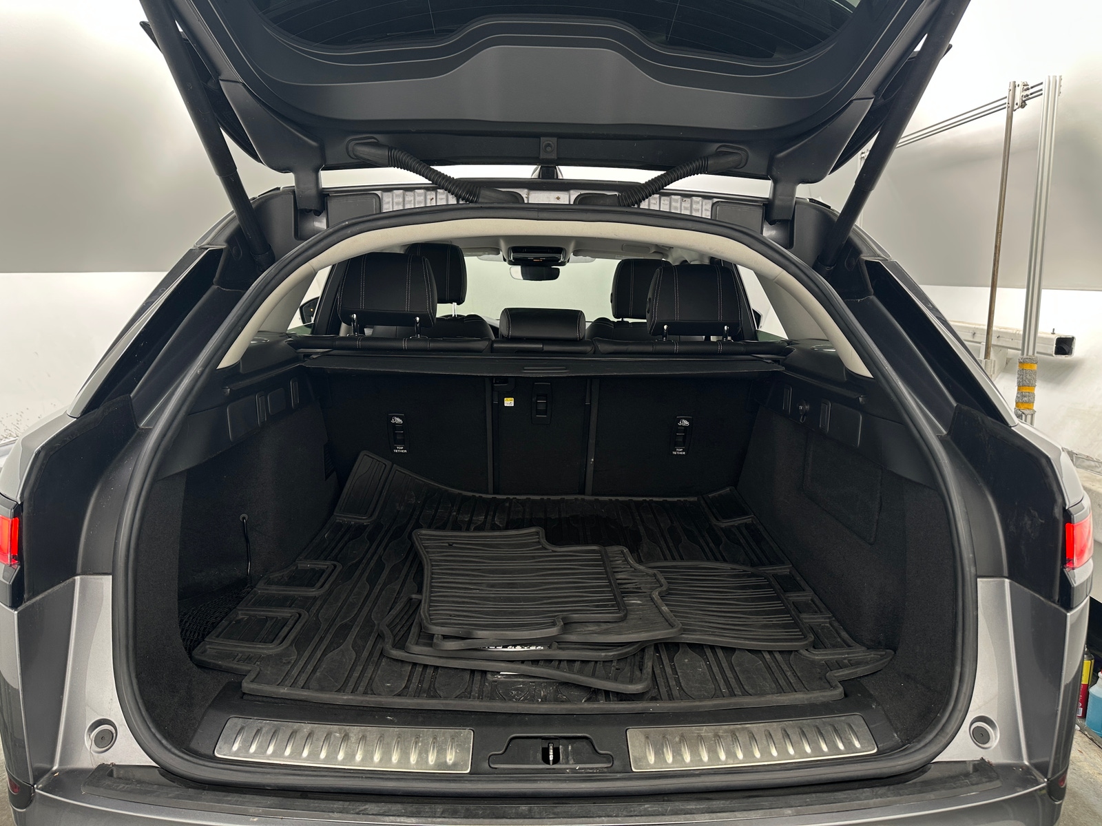 Thumbnail: 2021 Land Rover Range Rover Velar - 6