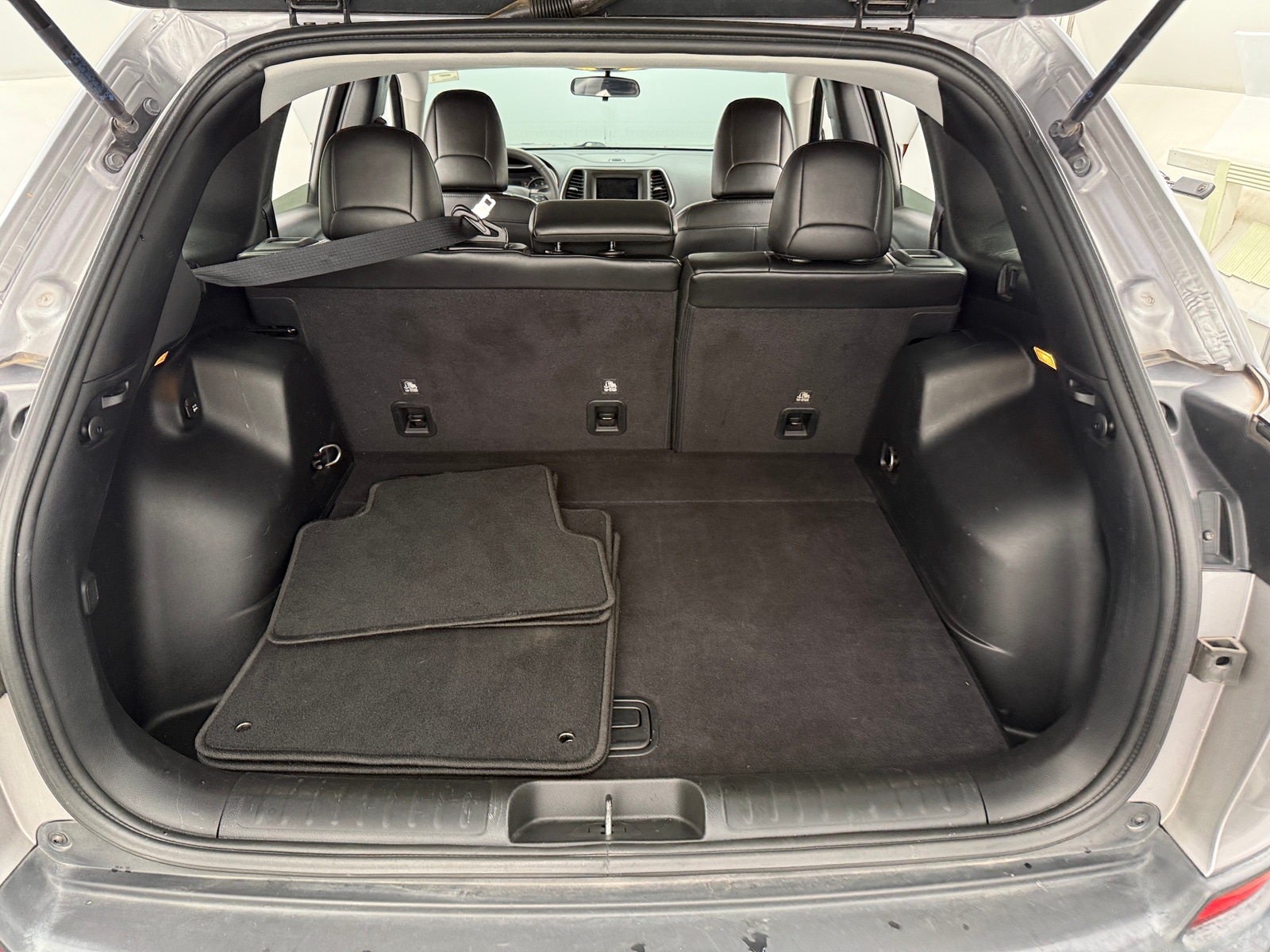 Thumbnail: 2020 Jeep Cherokee - 7