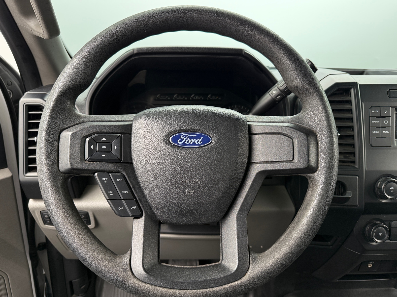 Thumbnail: 2019 Ford Econoline - 4