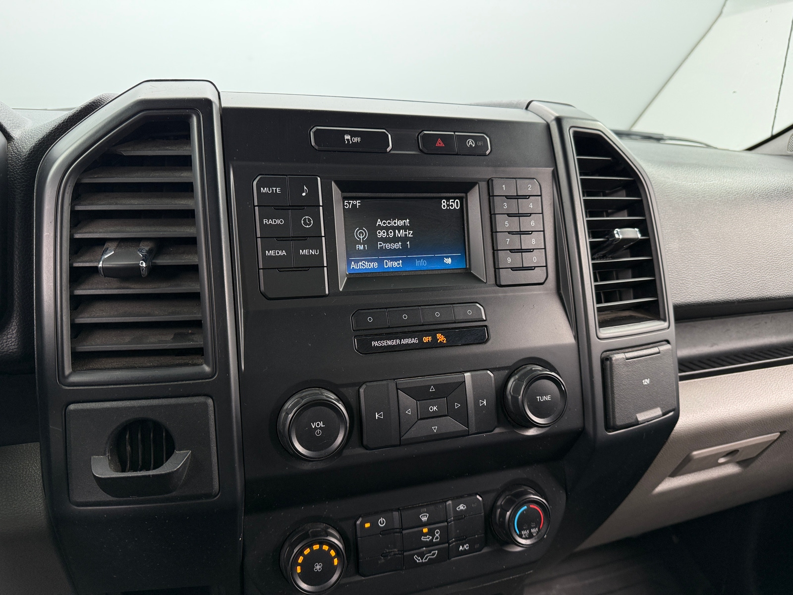 Thumbnail: 2019 Ford Econoline - 3