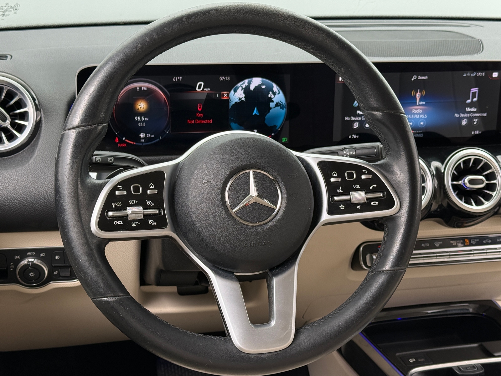 Thumbnail: 2020 Mercedes-Benz GLB - 4