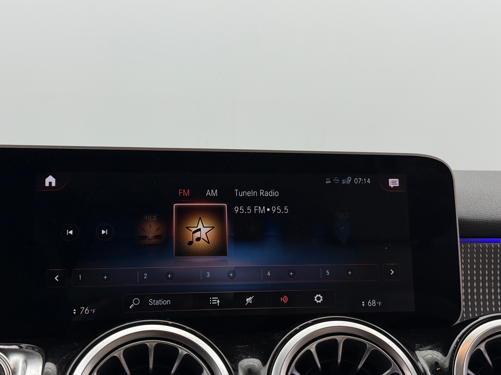 Thumbnail: 2020 Mercedes-Benz GLB - 3