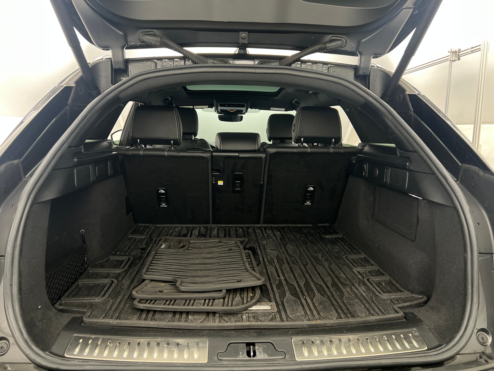 Thumbnail: 2023 Land Rover Range Rover Velar - 6