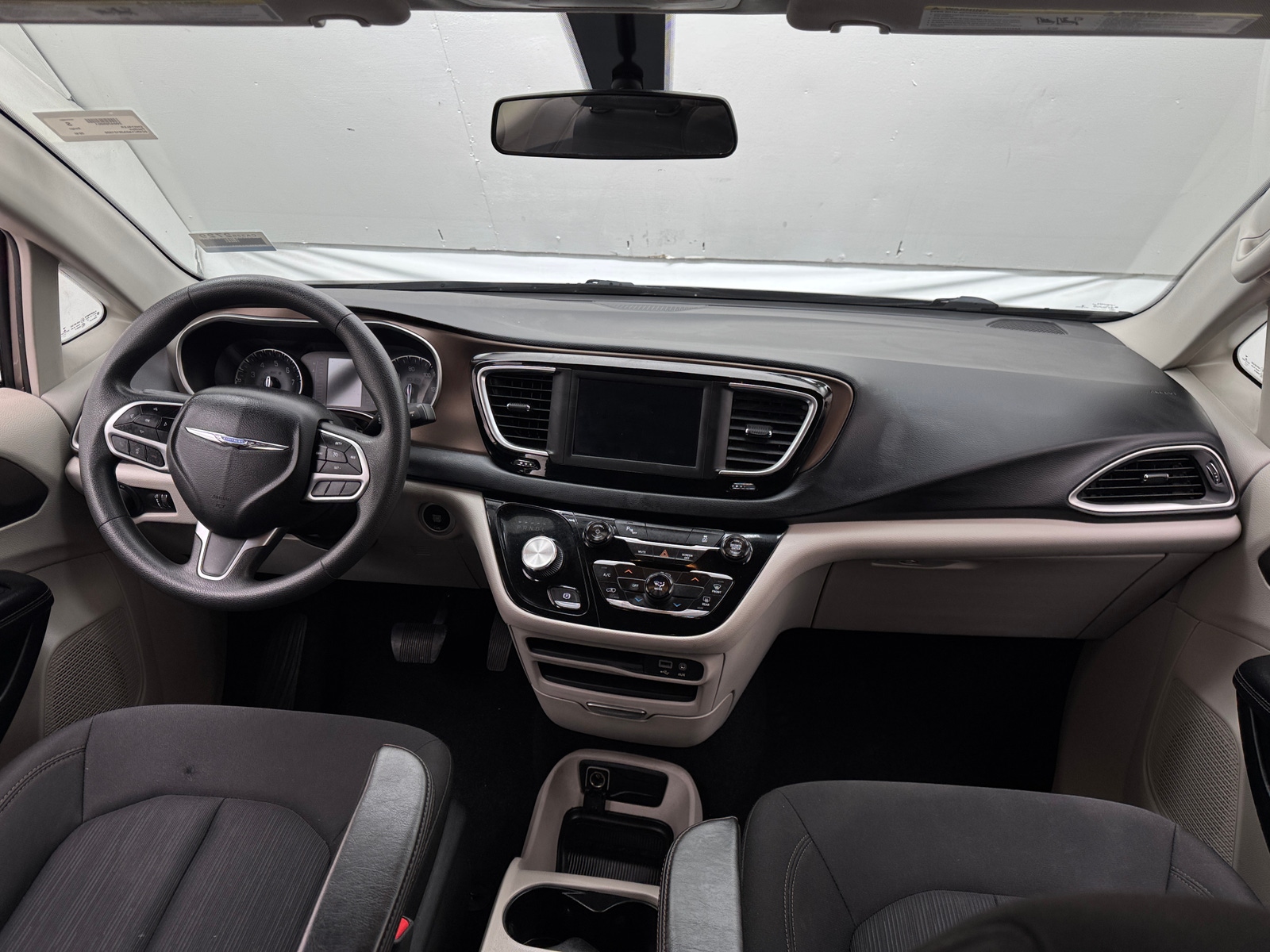 Thumbnail: 2018 Chrysler Pacifica - 3