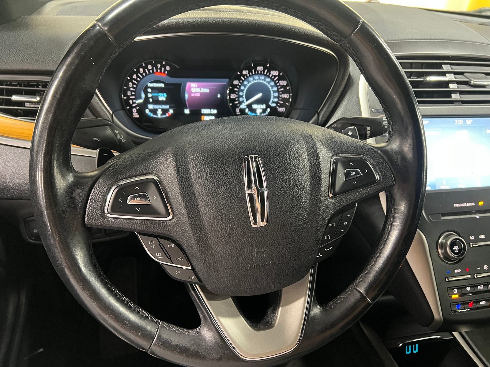 Thumbnail: 2016 Lincoln MKC - 4