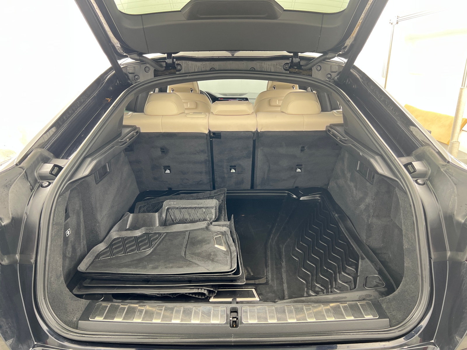 Thumbnail: 2021 BMW X6 - 6