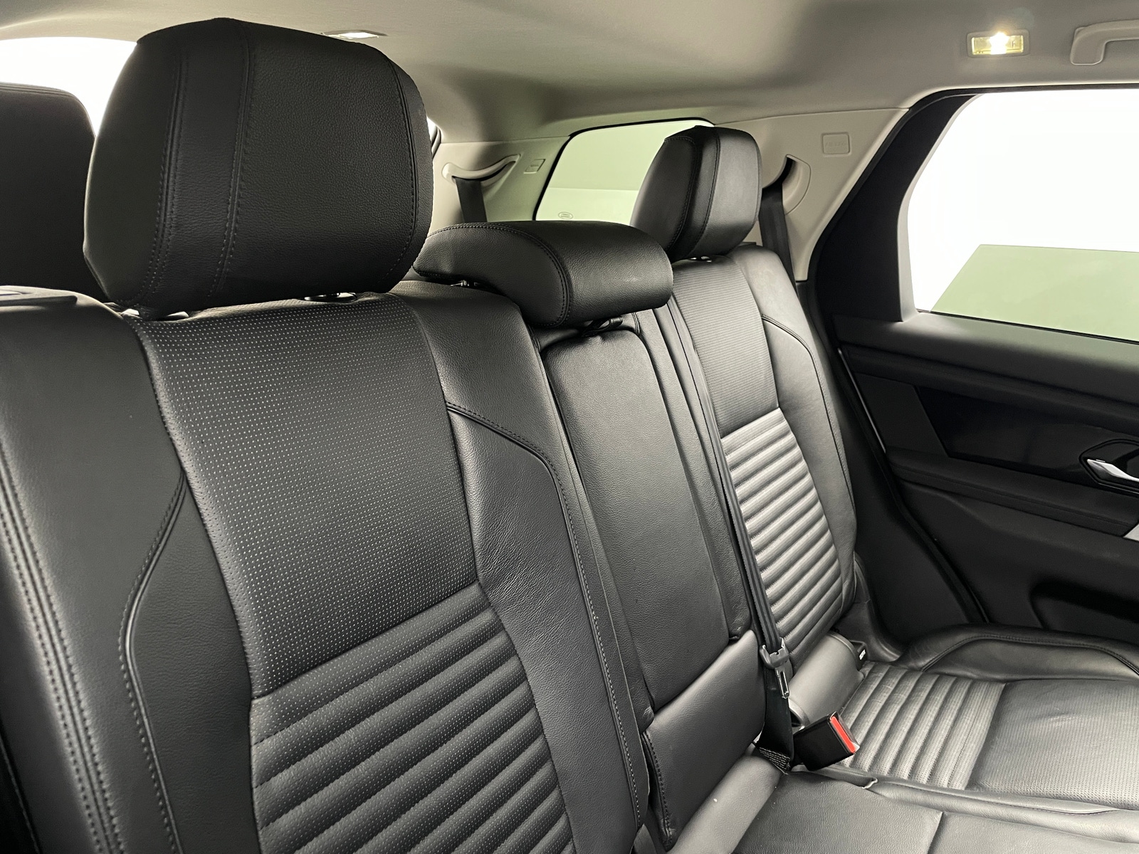 Thumbnail: 2020 Land Rover Discovery Sport - 5