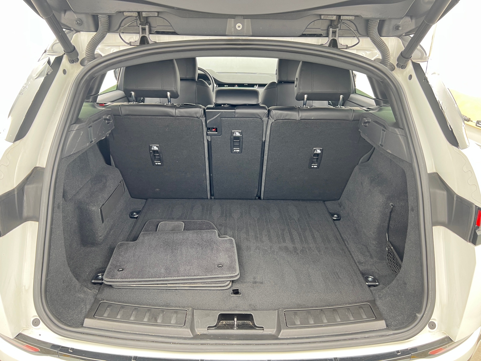 Thumbnail: 2020 Land Rover Range Rover Evoque - 6