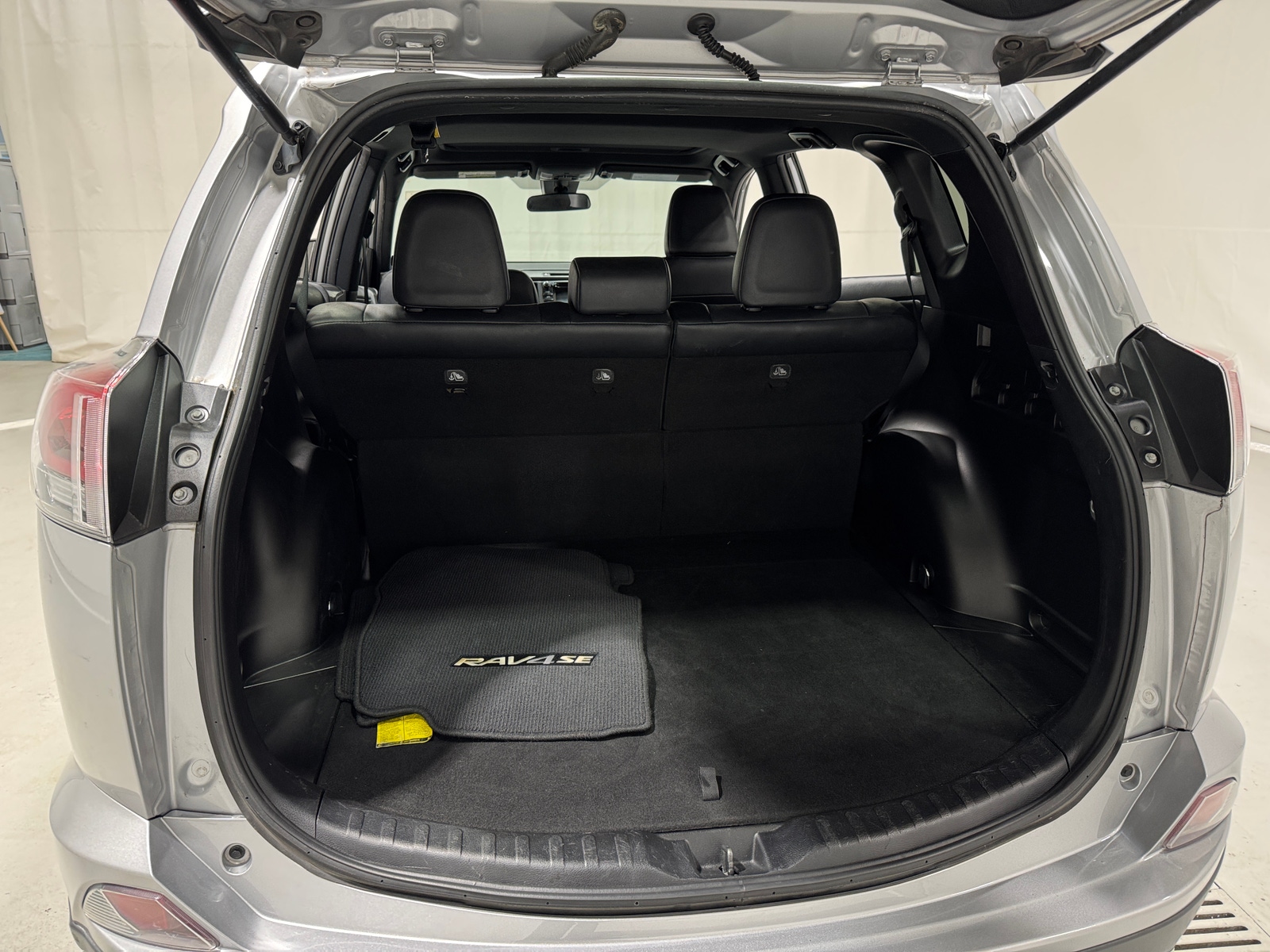 Thumbnail: 2017 Toyota RAV4 - 6