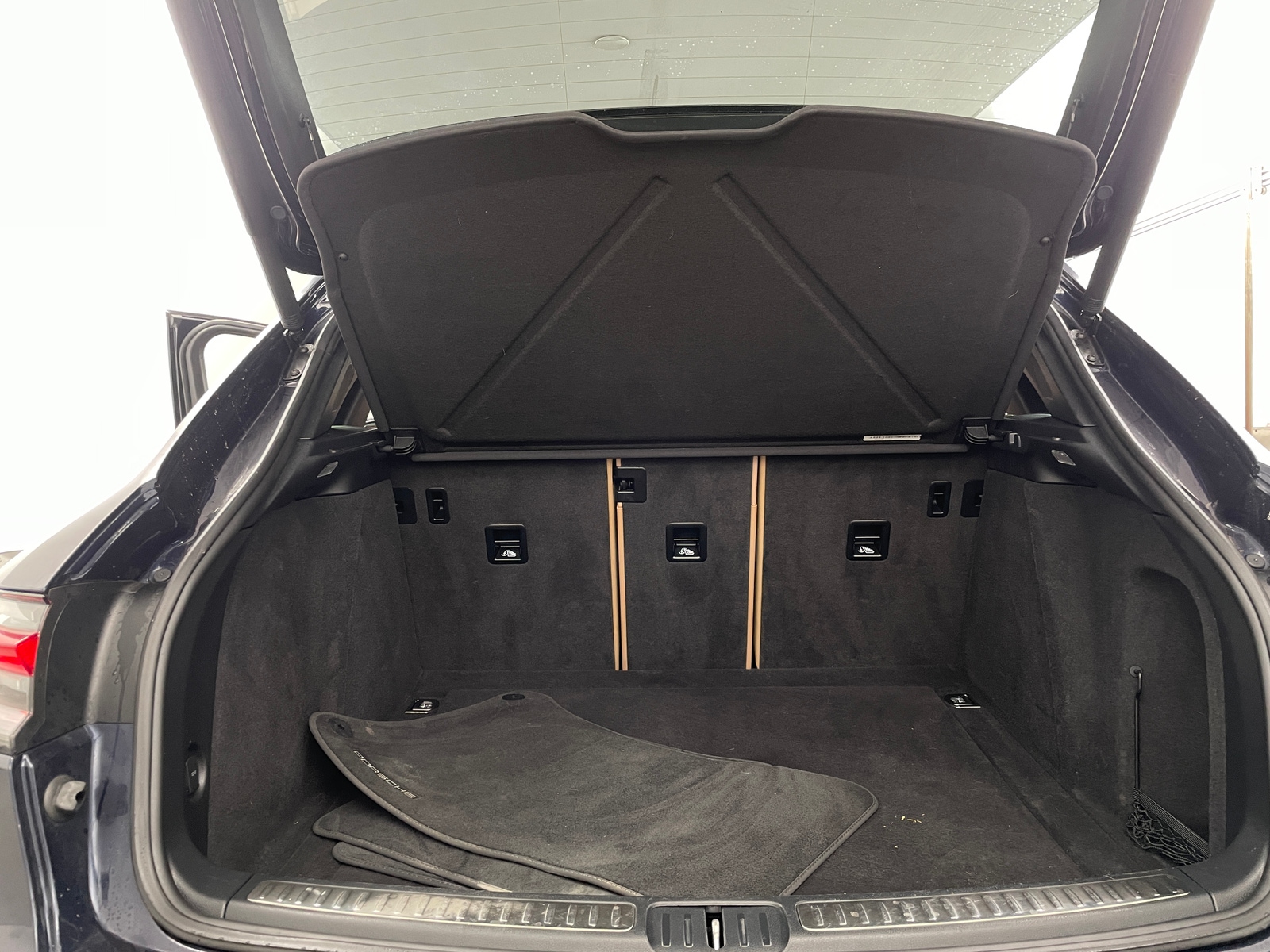 Thumbnail: 2023 Porsche Macan - 6