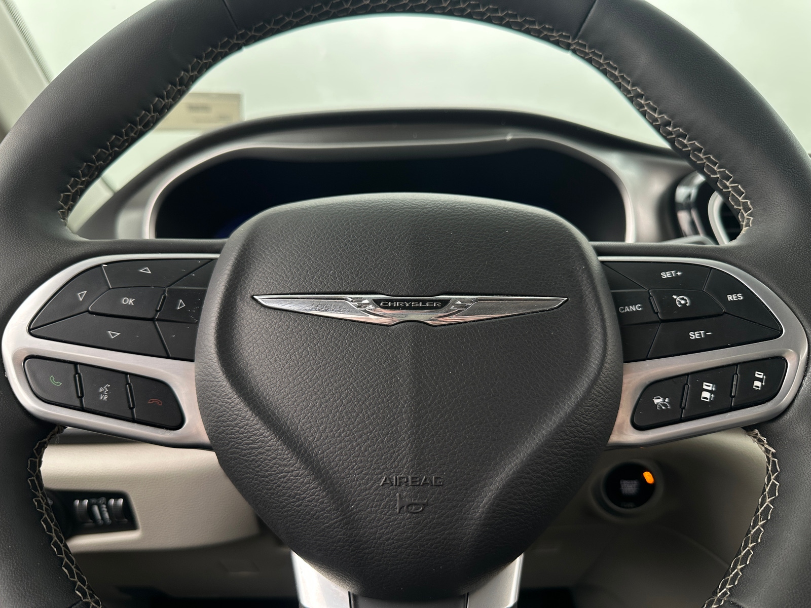 Thumbnail: 2024 Chrysler Pacifica - 4