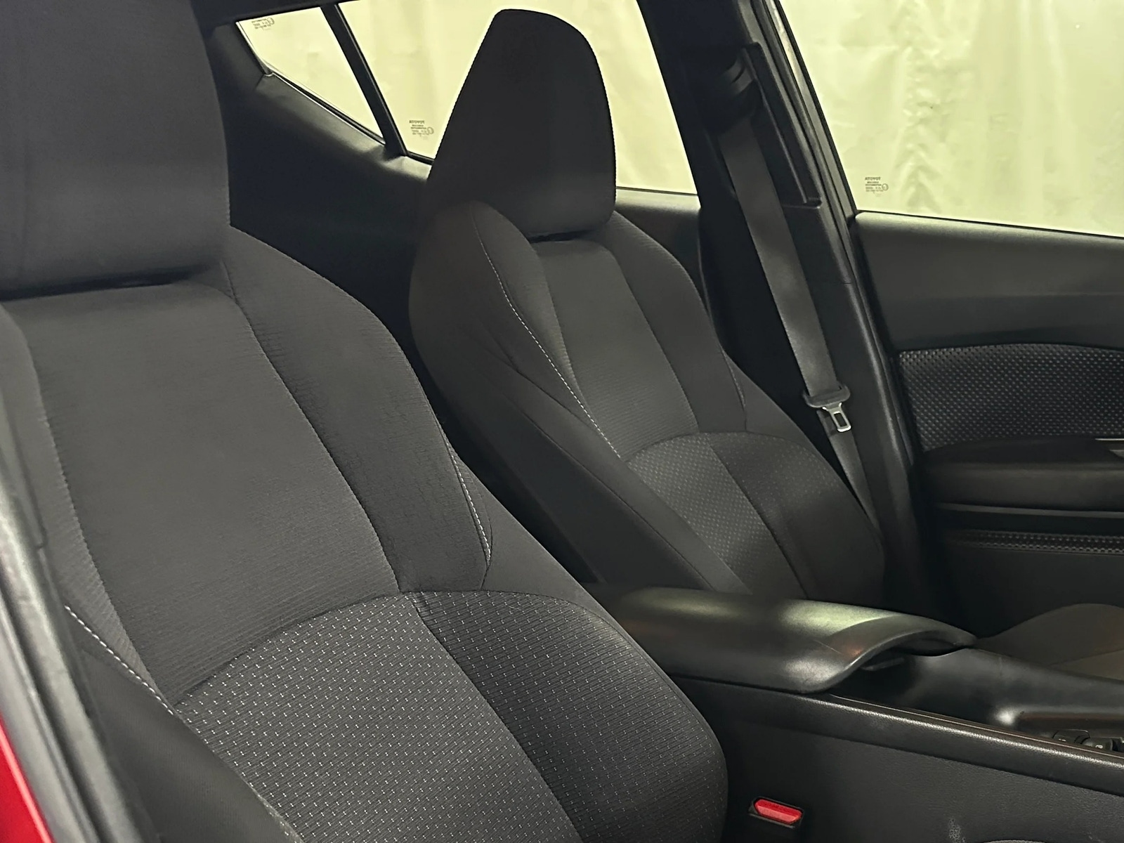 Thumbnail: 2018 Toyota C-HR - 2