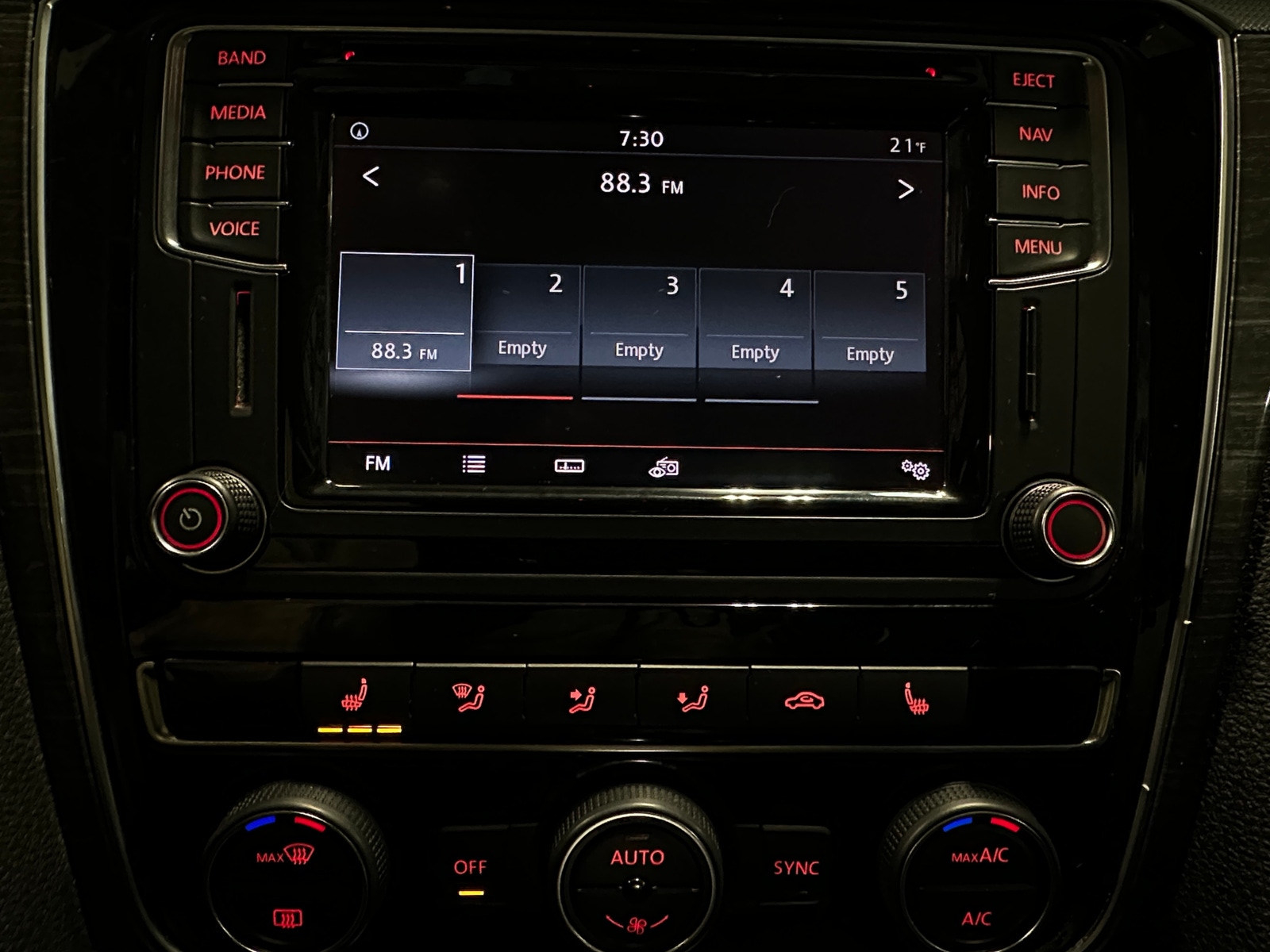 Thumbnail: 2017 Volkswagen Passat - 3