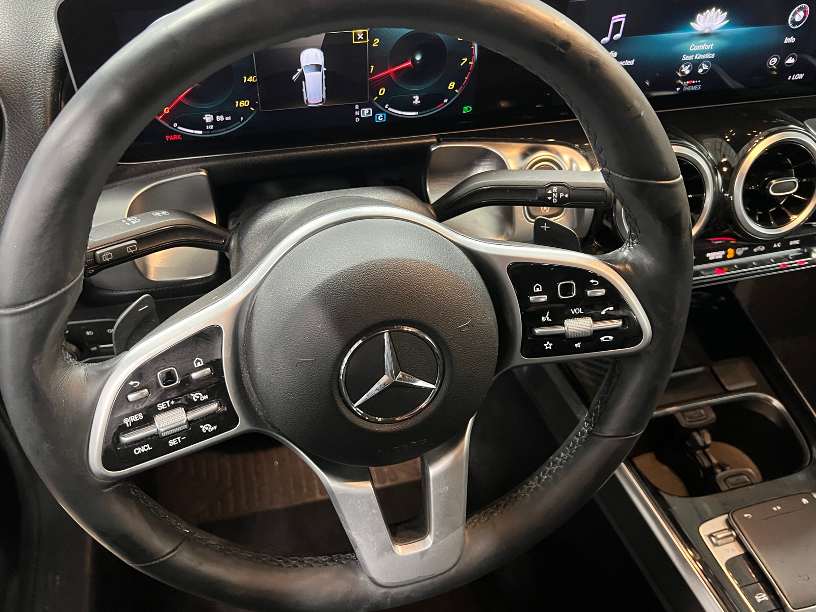 Thumbnail: 2020 Mercedes-Benz GLB - 4