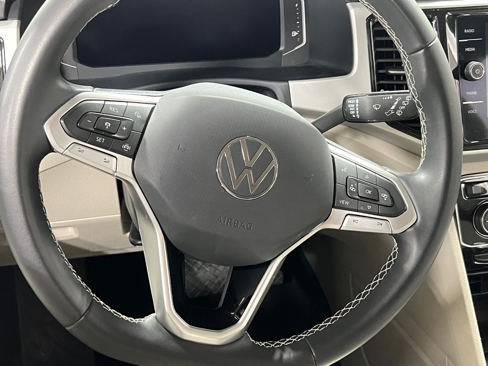 Thumbnail: 2023 Volkswagen Atlas - 4